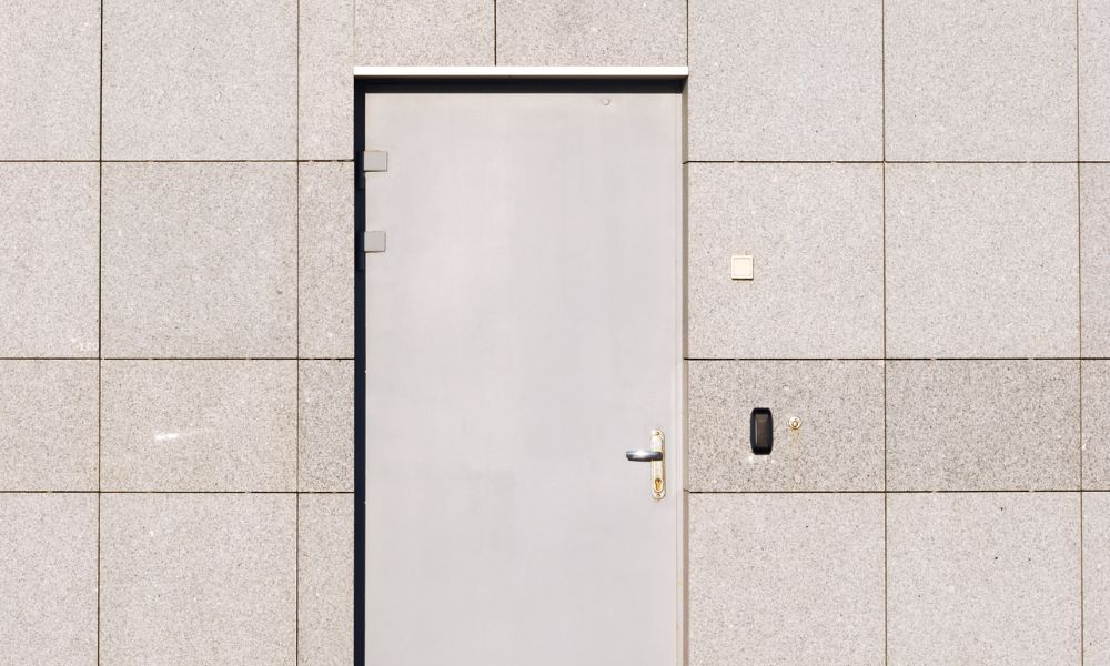 Co wyróżnia drzwi techniczne zewnętrzne?